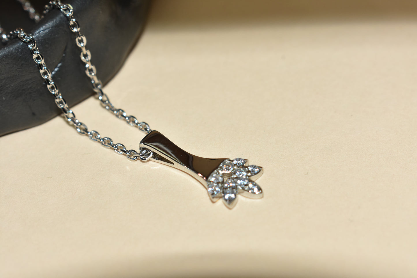 Leaf Pendant Chain