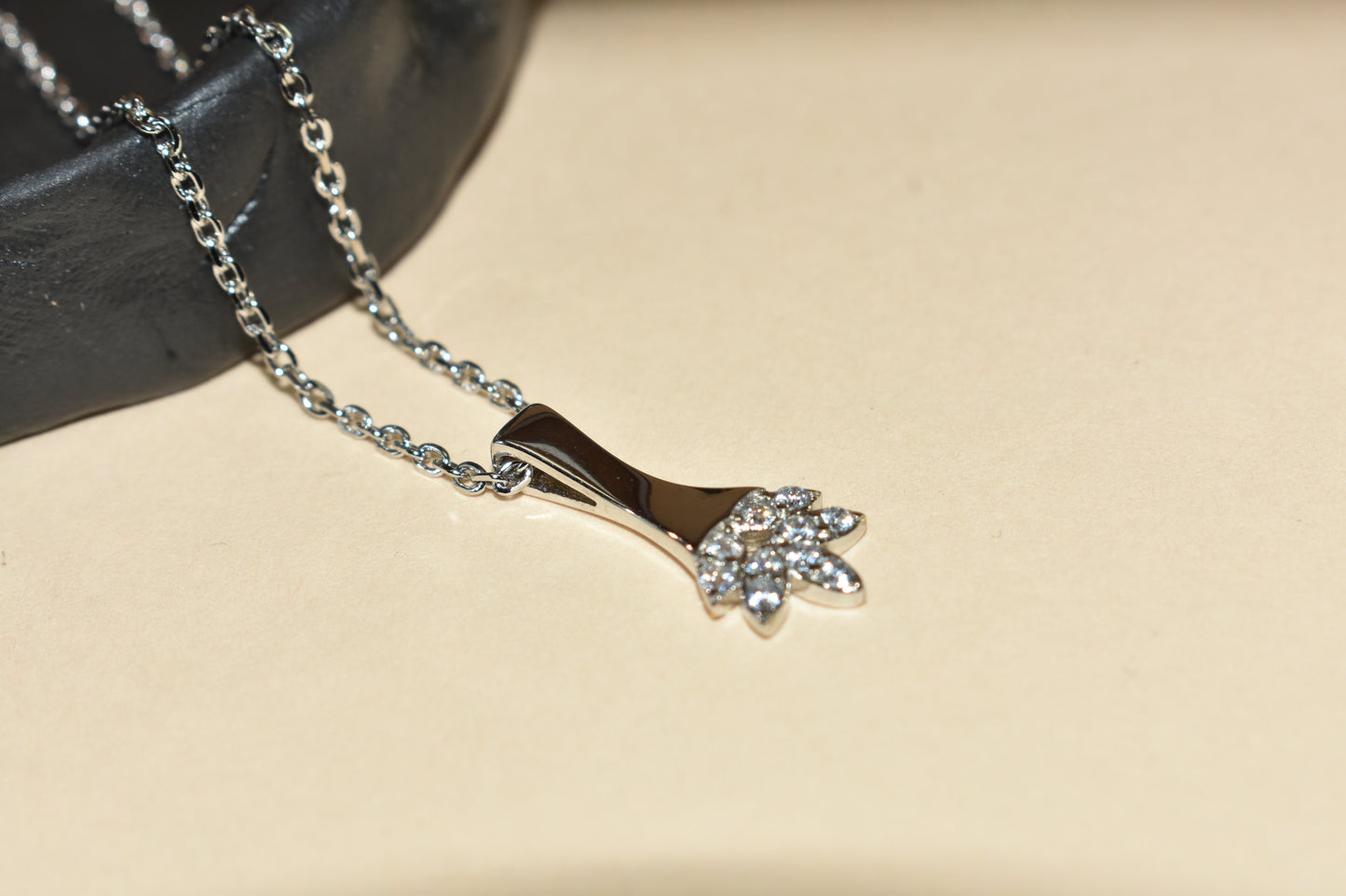 Leaf Pendant Chain