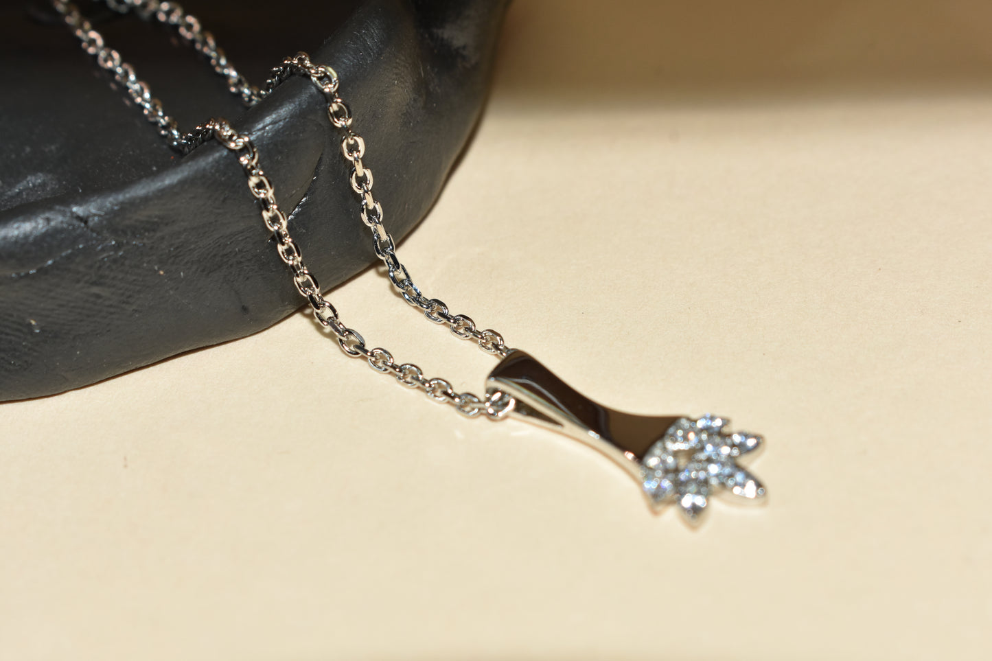Leaf Pendant Chain