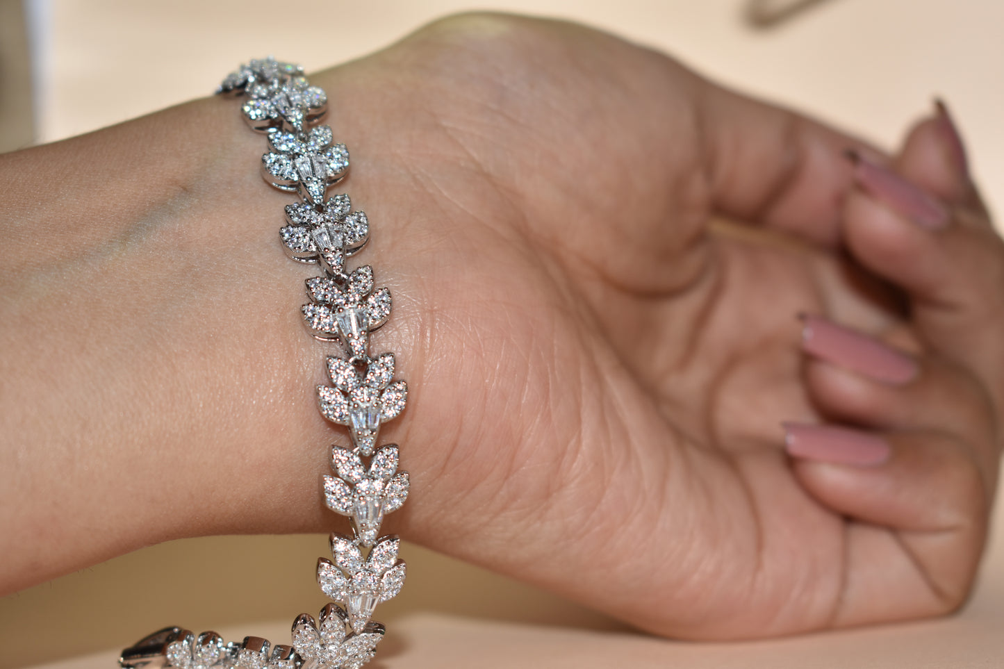 Leaf Detailed Stone Bracelet