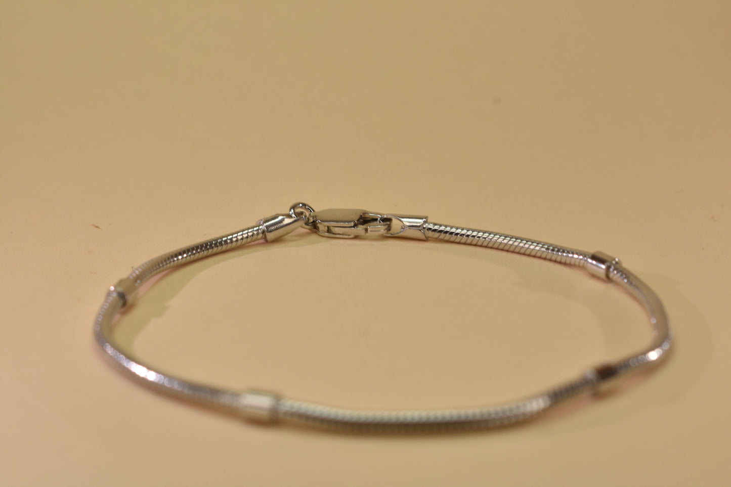 Sleek Plain Clasp Bracelet