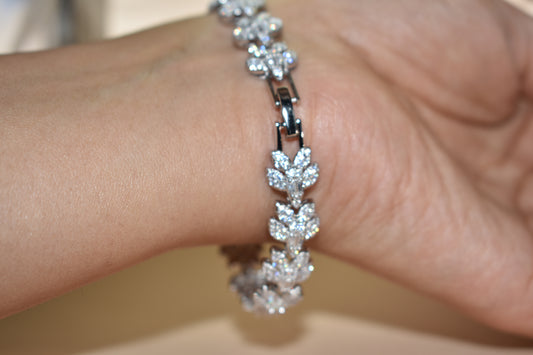 Leaf Detailed Stone Bracelet
