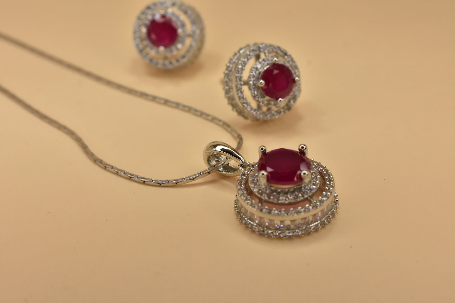 Red Stone Pendant Set with Chain