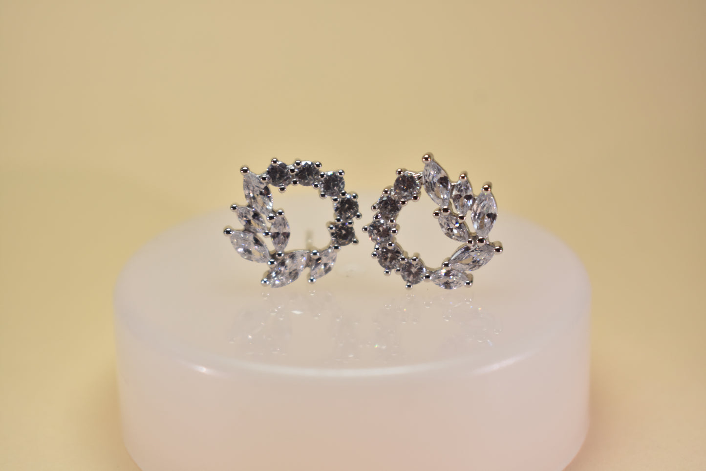 Circle Leaf Earrings