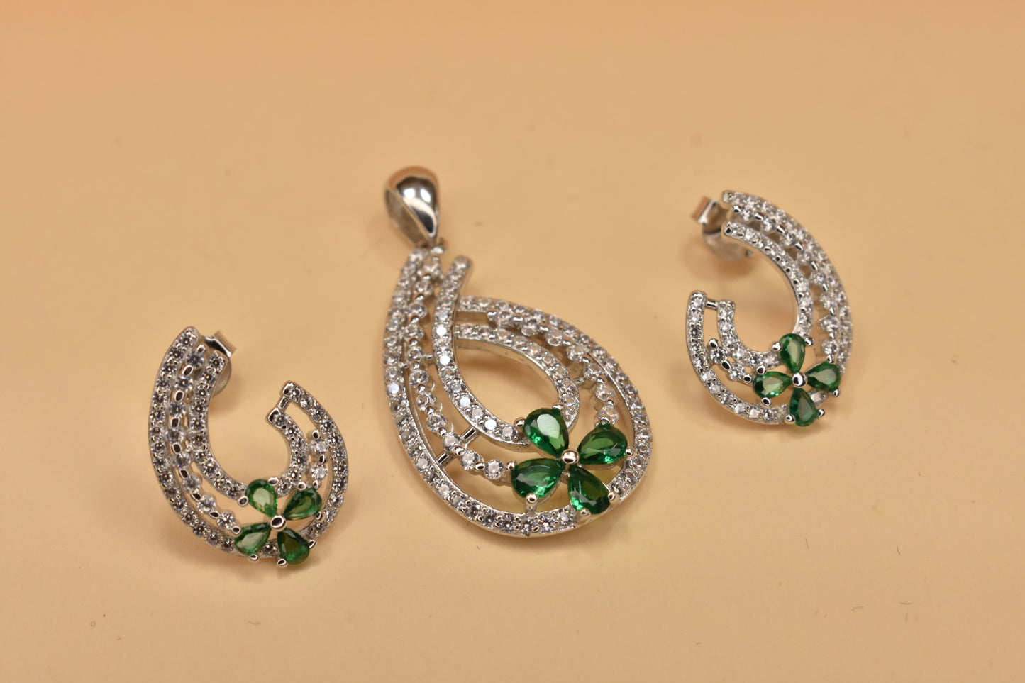 Green Intricate Flower Pendant Set