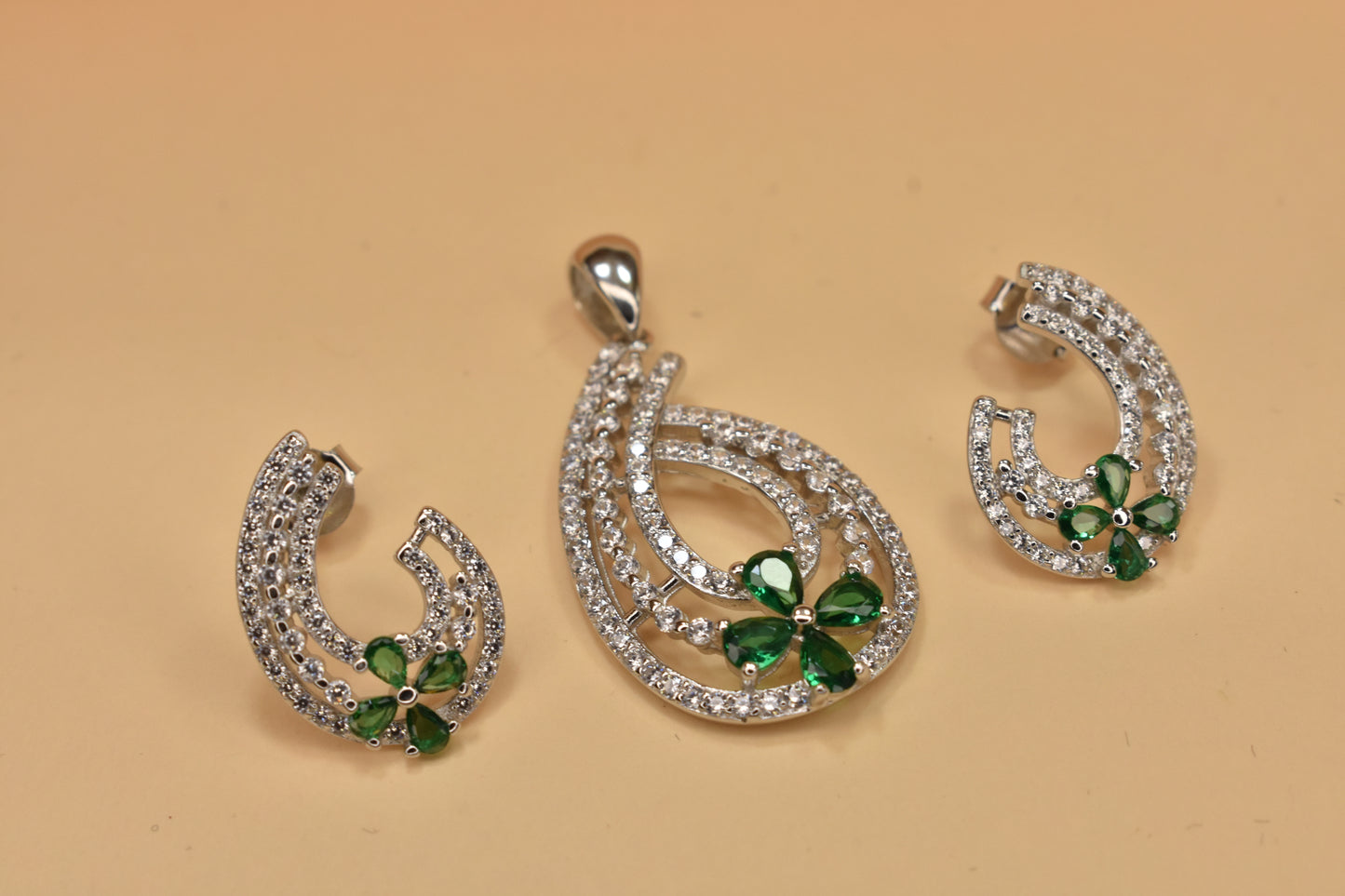 Green Intricate Flower Pendant Set