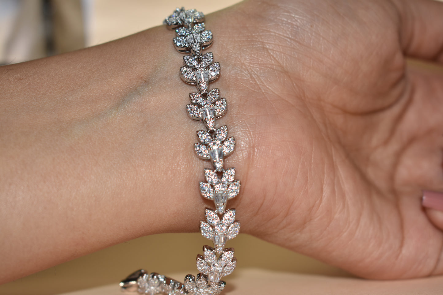Leaf Detailed Stone Bracelet