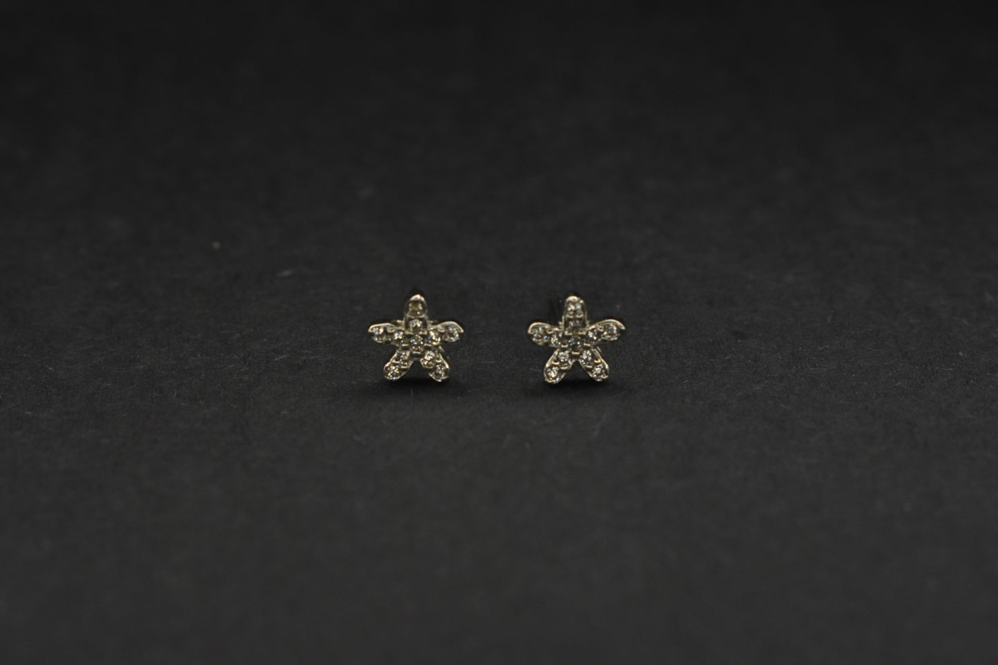 Tiny Flower Earring